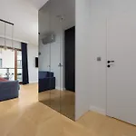Modern In Wola With Air Conditioning By Renters 公寓
