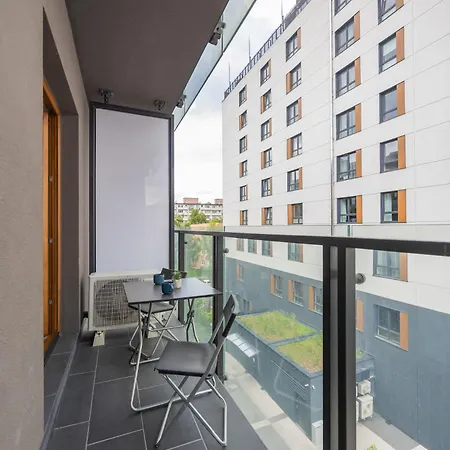 Apartment Modern In Wola With Air Conditioning By Renters